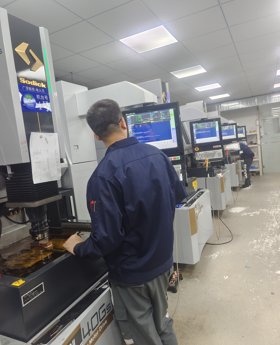 形彫放電加工機